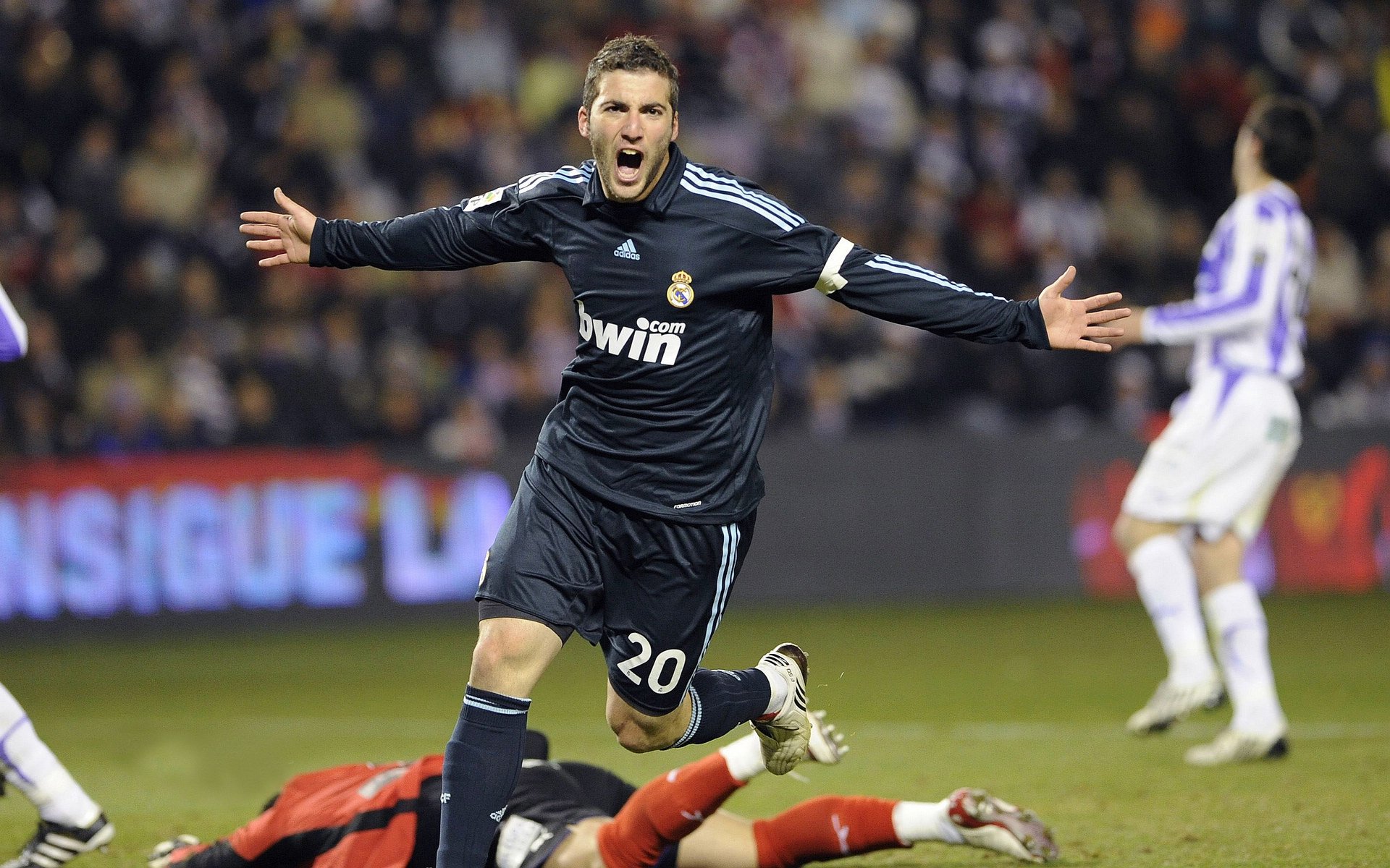 中超联赛最终积分公布，争冠悬念依旧，中超联赛积分排名规则